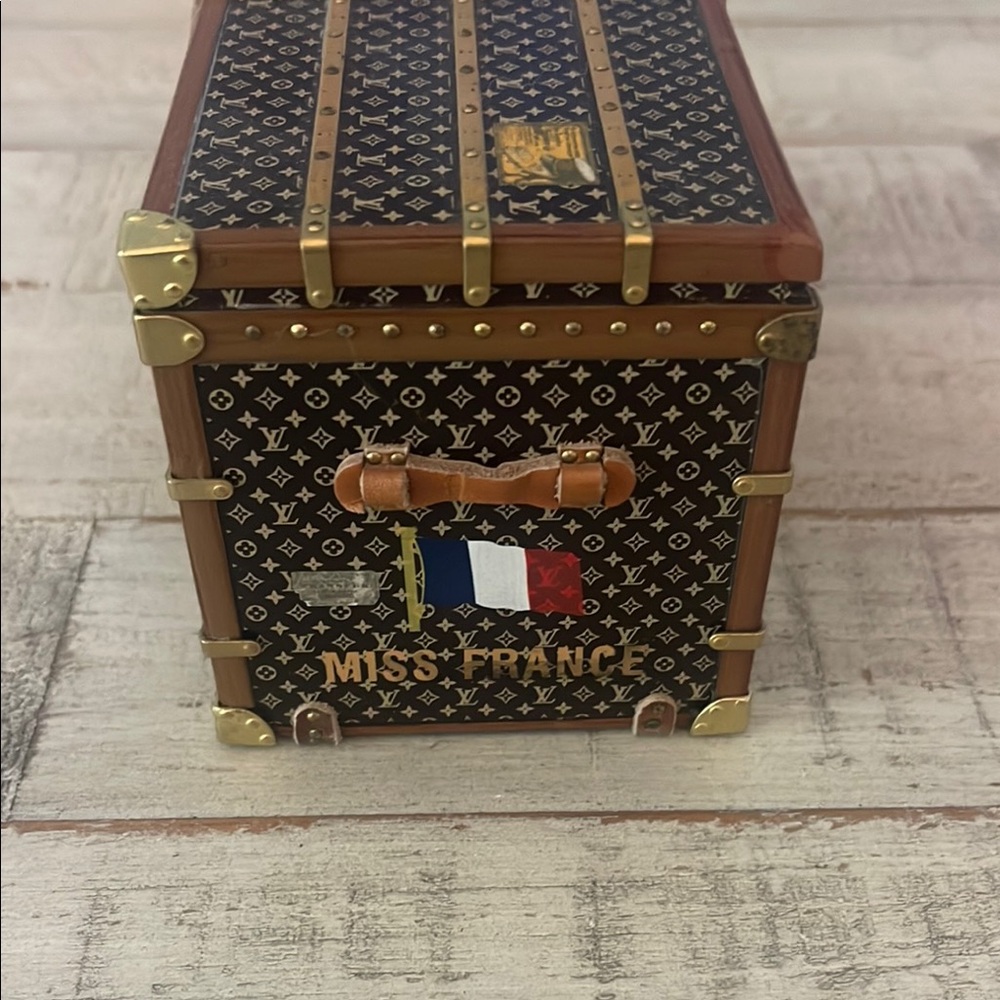 Louis Vuitton Monogram Trunk Paperweight with Gold Accents - Picture 3 of 9